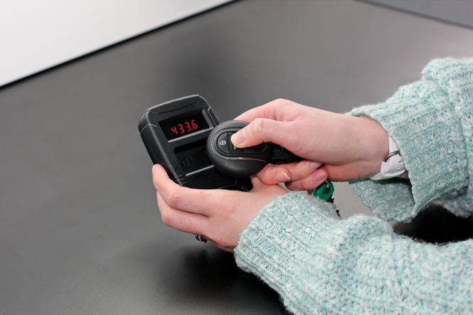 Hovedbilde Nøkkel fjernkontroll tester - Infrarød og radio frekvens 8653