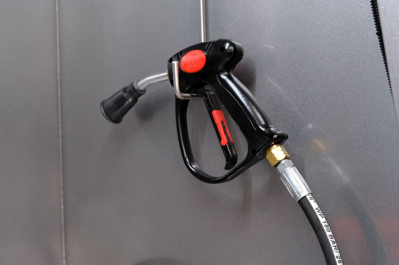 Manuell delevasker med høytrykk i lukket kabinett HPWM800